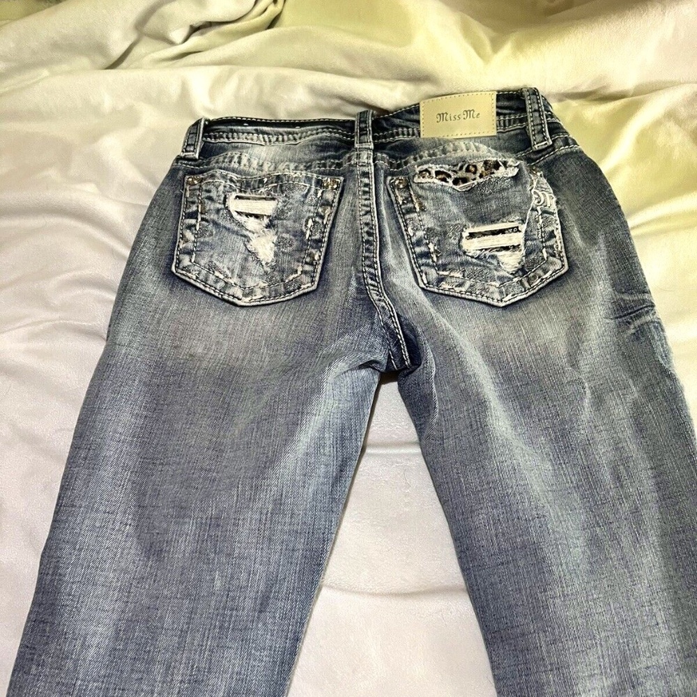 Miss Me Skinny Distressed Sz 26X31 Low Rise